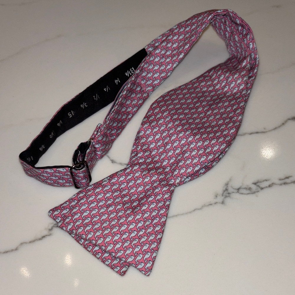 Vineyard Vines Pink and Blue whale Patterned Bow Tie